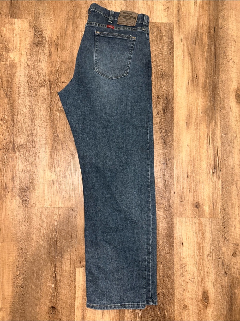 Wrangler Men’s Medium Blue Straight Jeans